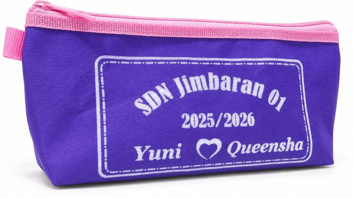 Pouch ungu dengan ritsleting merah muda dan cetak putih