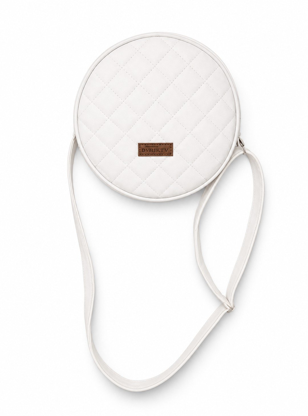 Tas selempang putih berbentuk bulat dengan pola quilt