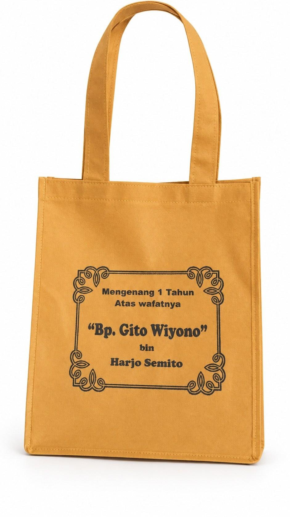 Tas spunbond kuning mustard dengan sablon hitam dalam bingkai dekoratif
